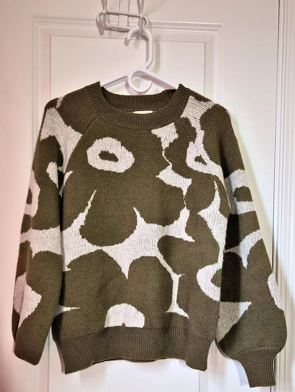 BIBI Flower Pattern Long Sleeve Sweater Green & White